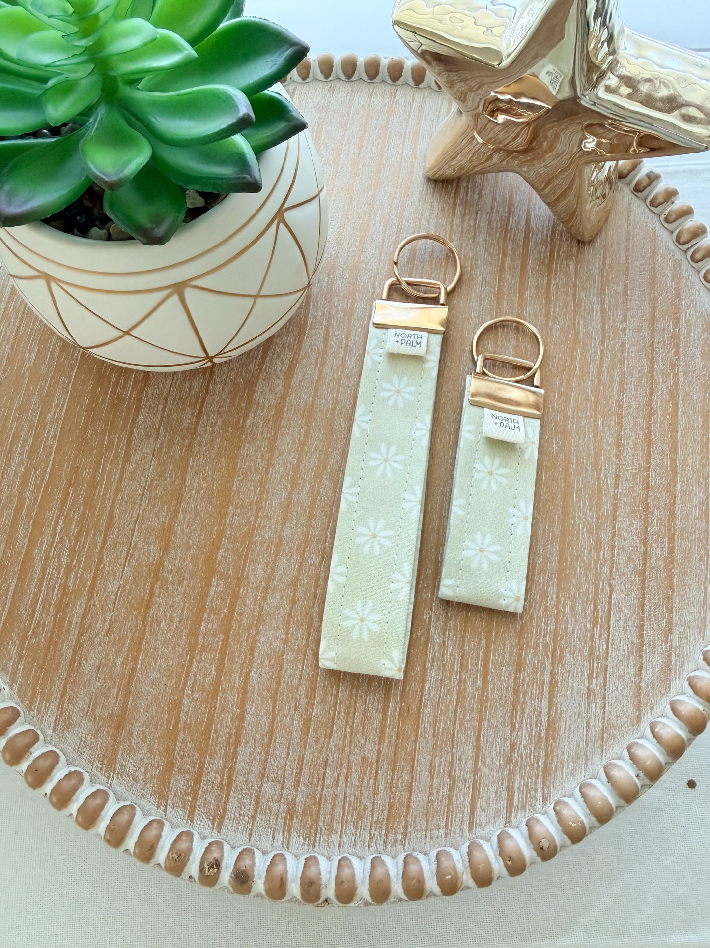 Della | Beachy Wristlets