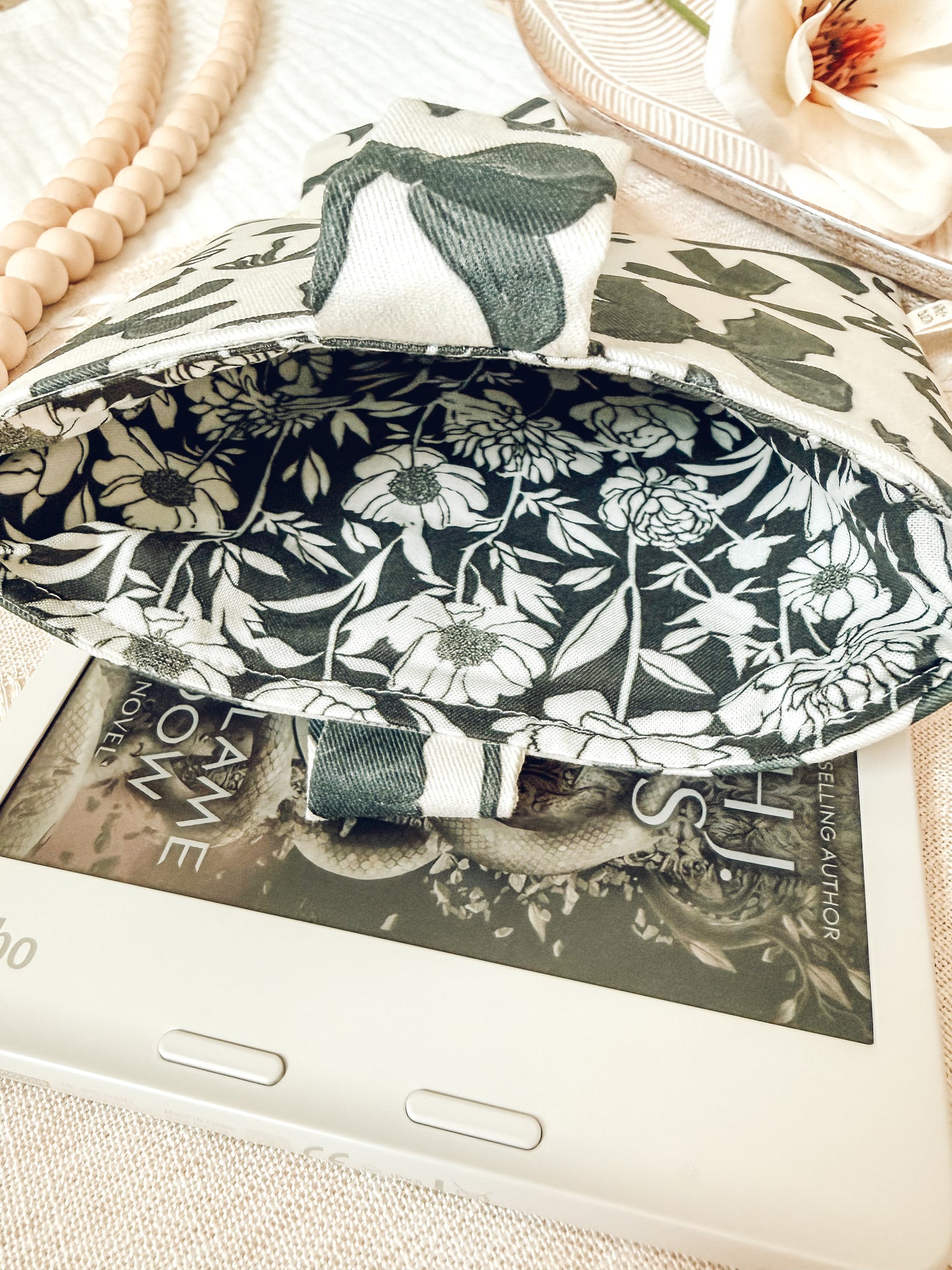 Natalie Black Bows E-Reader Sleeve