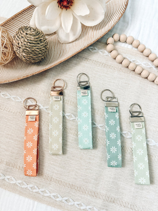 Della | Beachy Wristlets