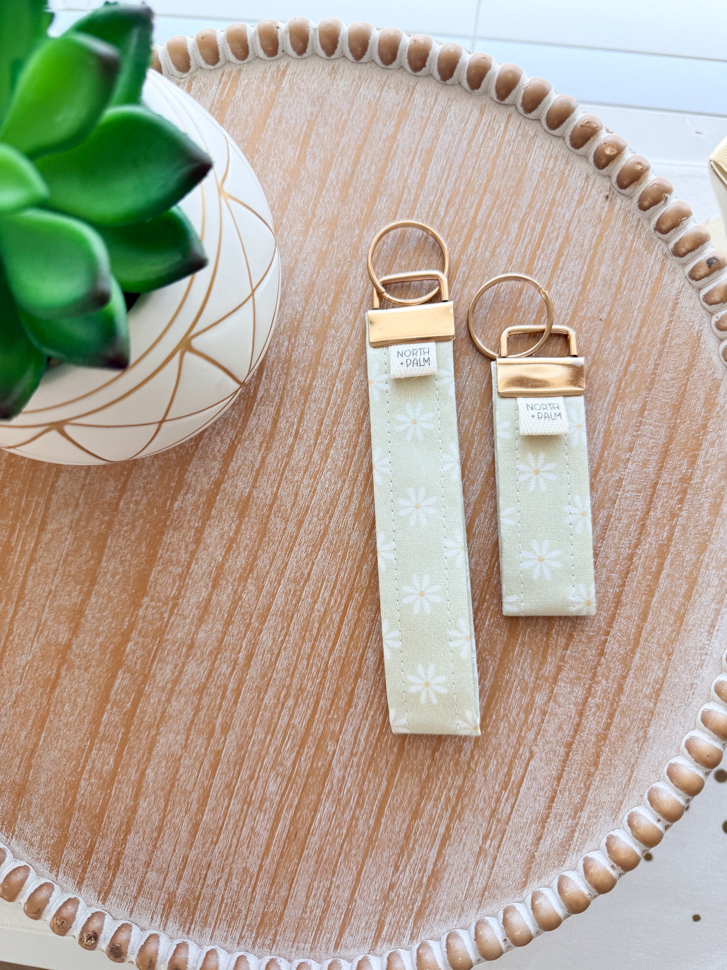 Della | Beachy Wristlets