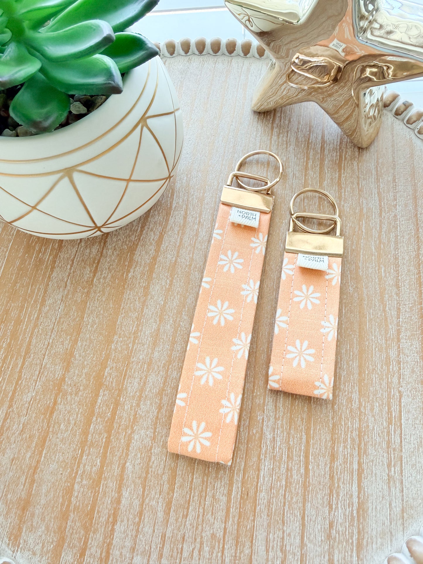 Della | Beachy Wristlets